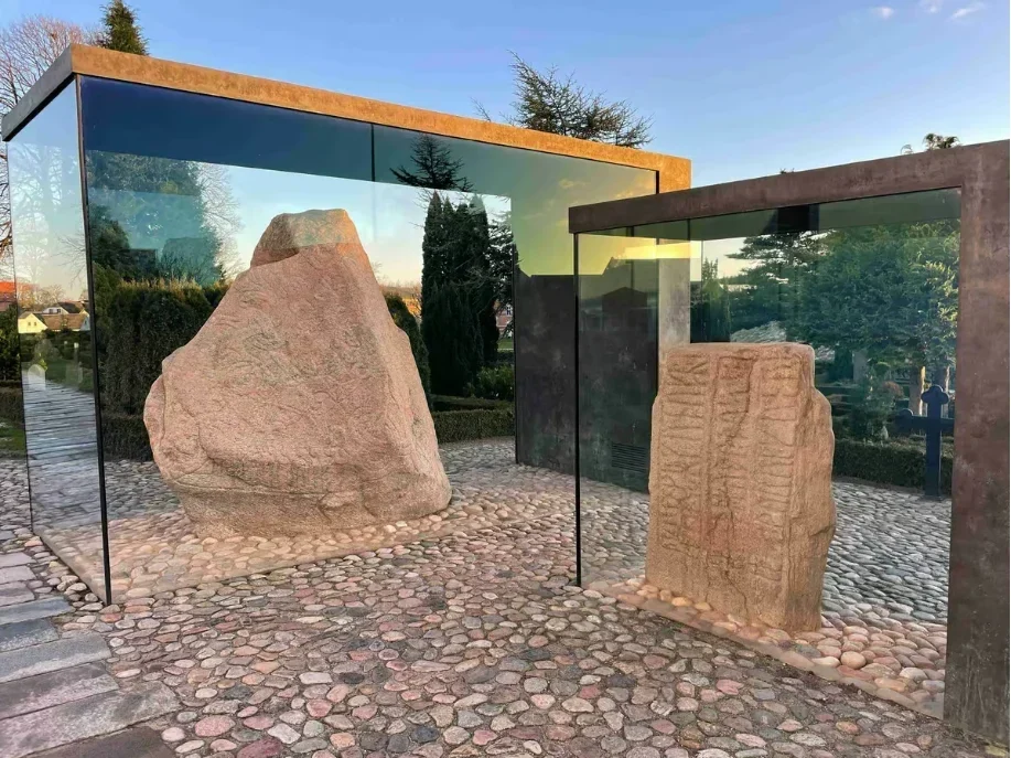121