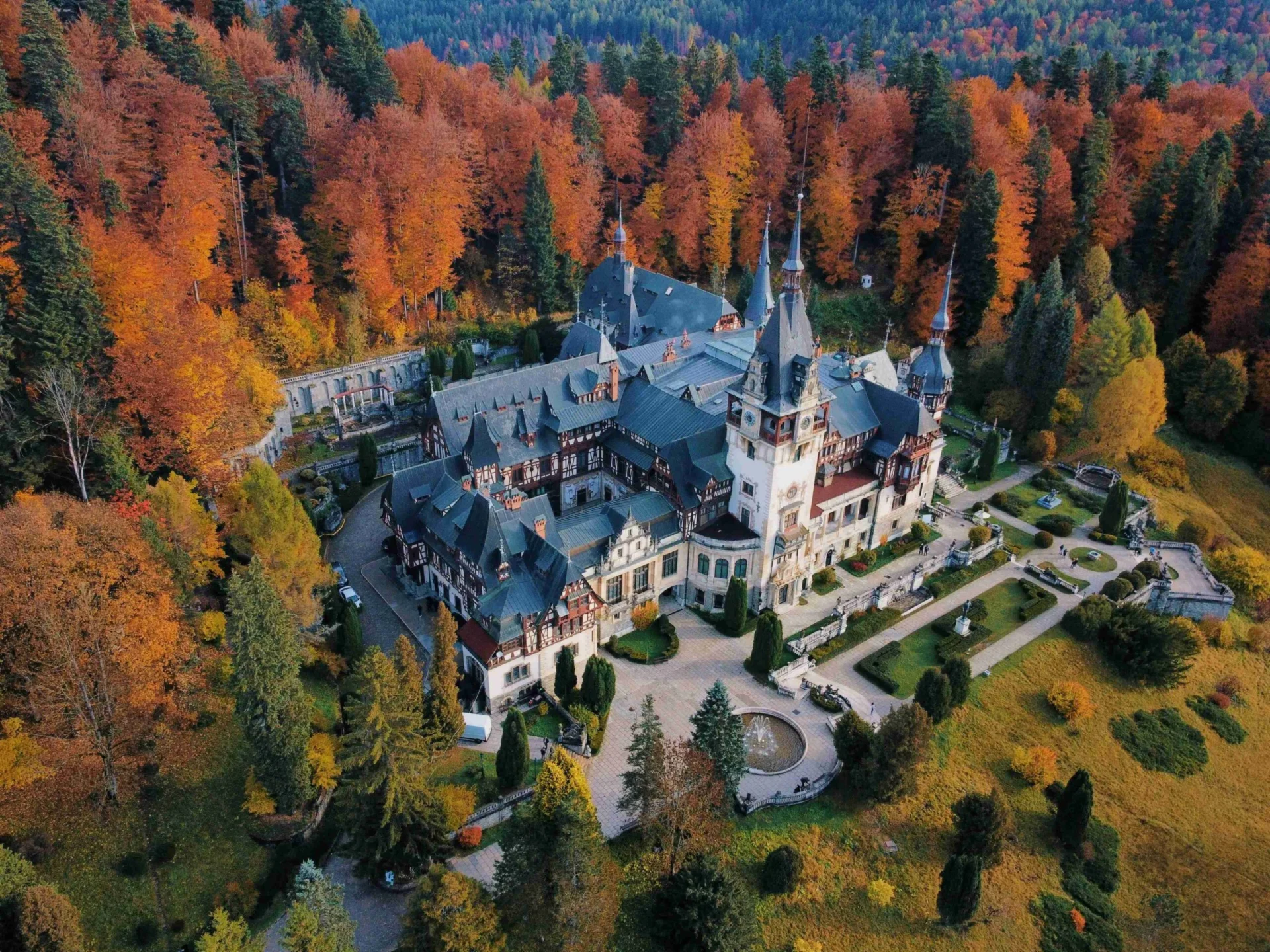 Autumn Season at Fairytale Castle Aerial View G4NCHH9 scaled