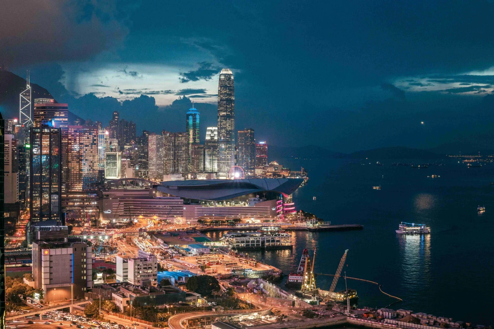 Hong Kong Skyline at Twilight dt4g82L scaled