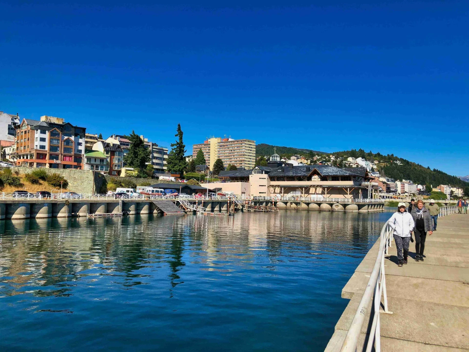 Lakeside Walkway with Cityscape and Mountains HLBa5F9 scaled