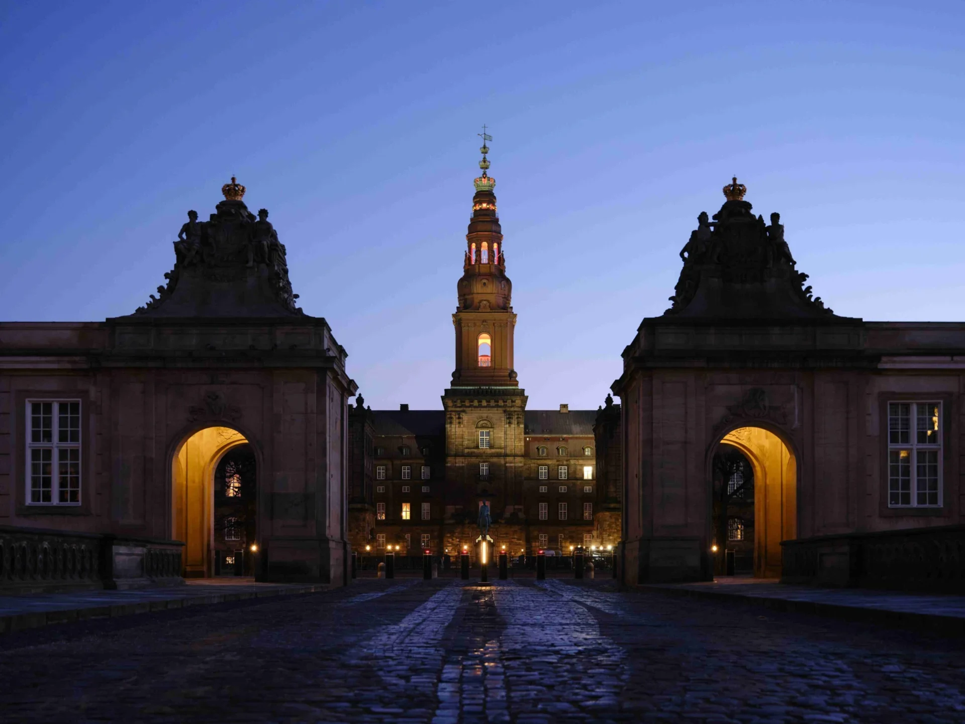 tivoli-gardens-in-copenhagen-at-night